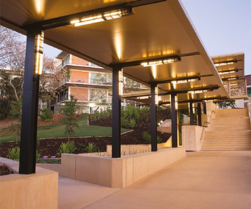 Queensland Uni adds golden touch to walkway - BlueScope case study